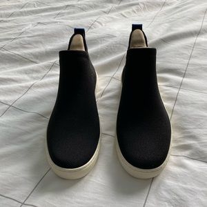 Brand new black “The Chelsea” Rothy’s sz 8.5.
